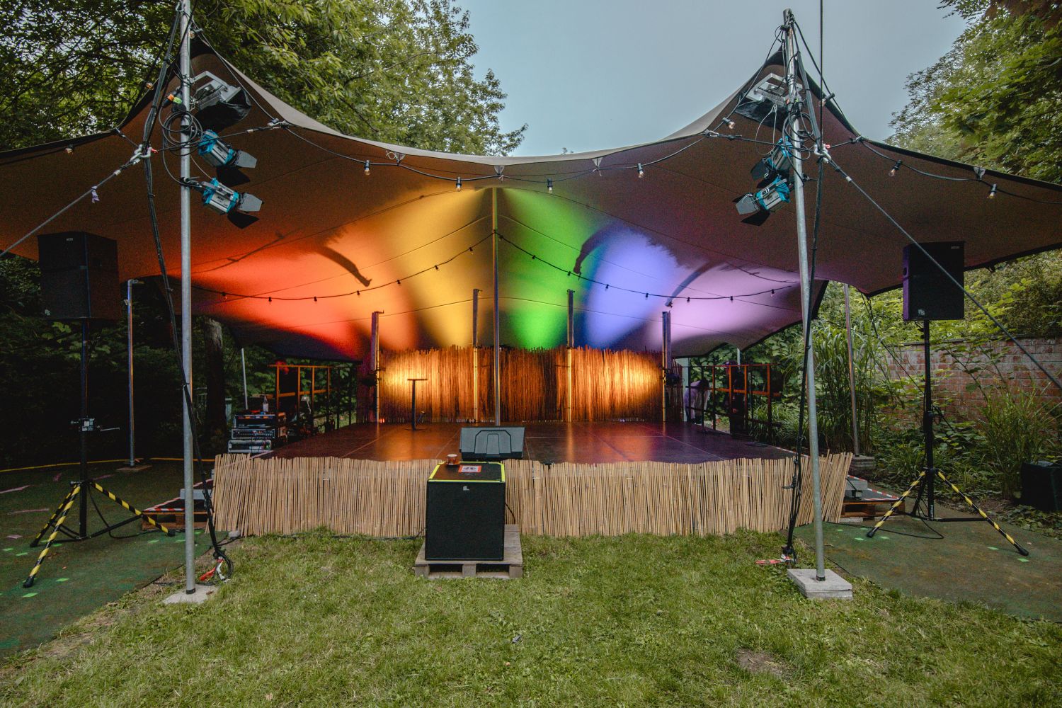 Die Bühne im Garten