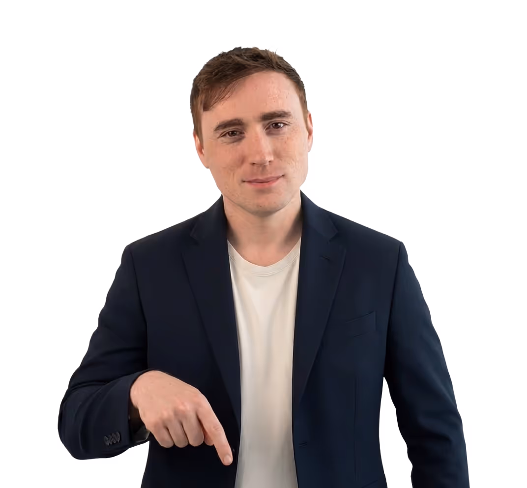 Gabriel Palacios in einem dunkelblauen Anzug zeigt mit dem Finger nach unten.