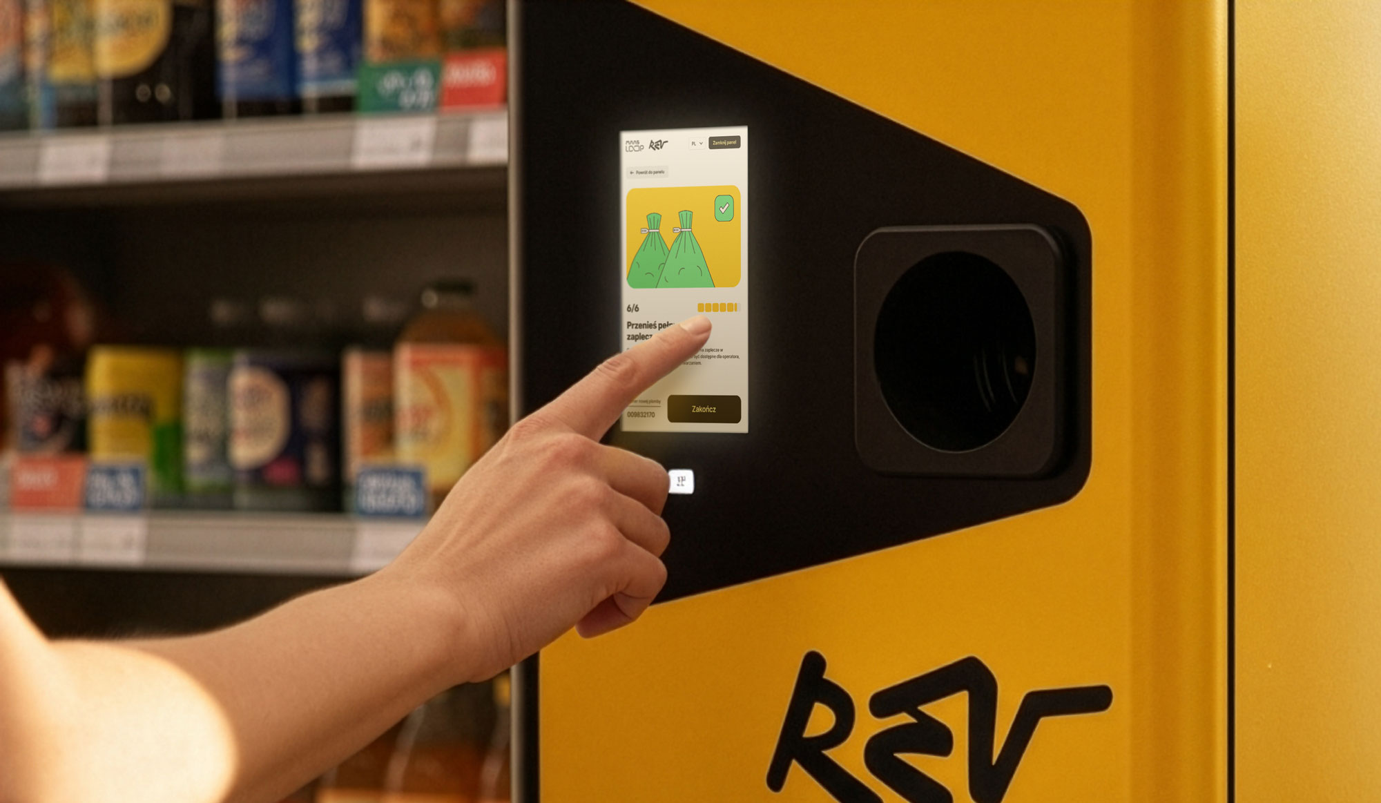 Zdjęcie tytułowe – obsługa urzadzenia przez panel dotykowy