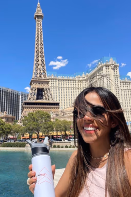 Woman with Effiel tower behind