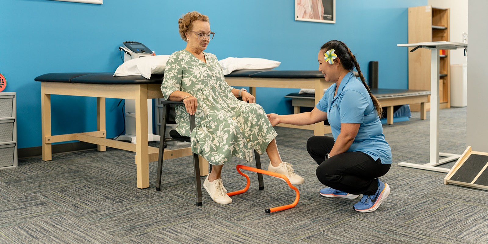 Physical therapist listening to a patient during a conversation in a CORA clinic