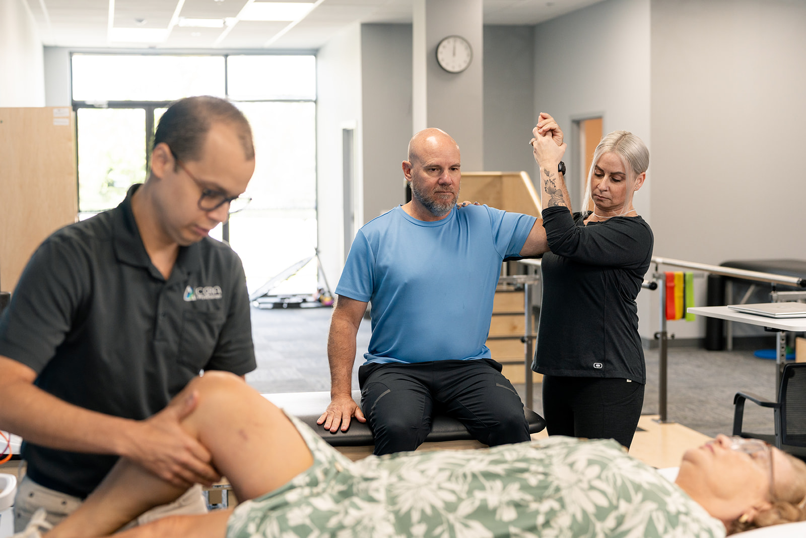 Physical therapist speaking with a colleague in an outpatient clinic