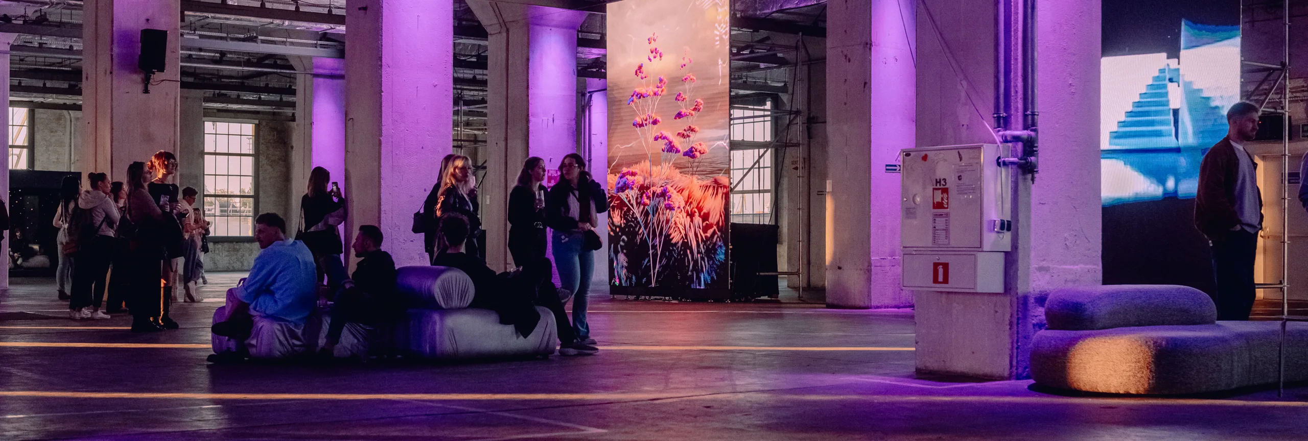 PLENUM DIGITAL: KINLEY — wystawa multimedialna w hali PLENUM