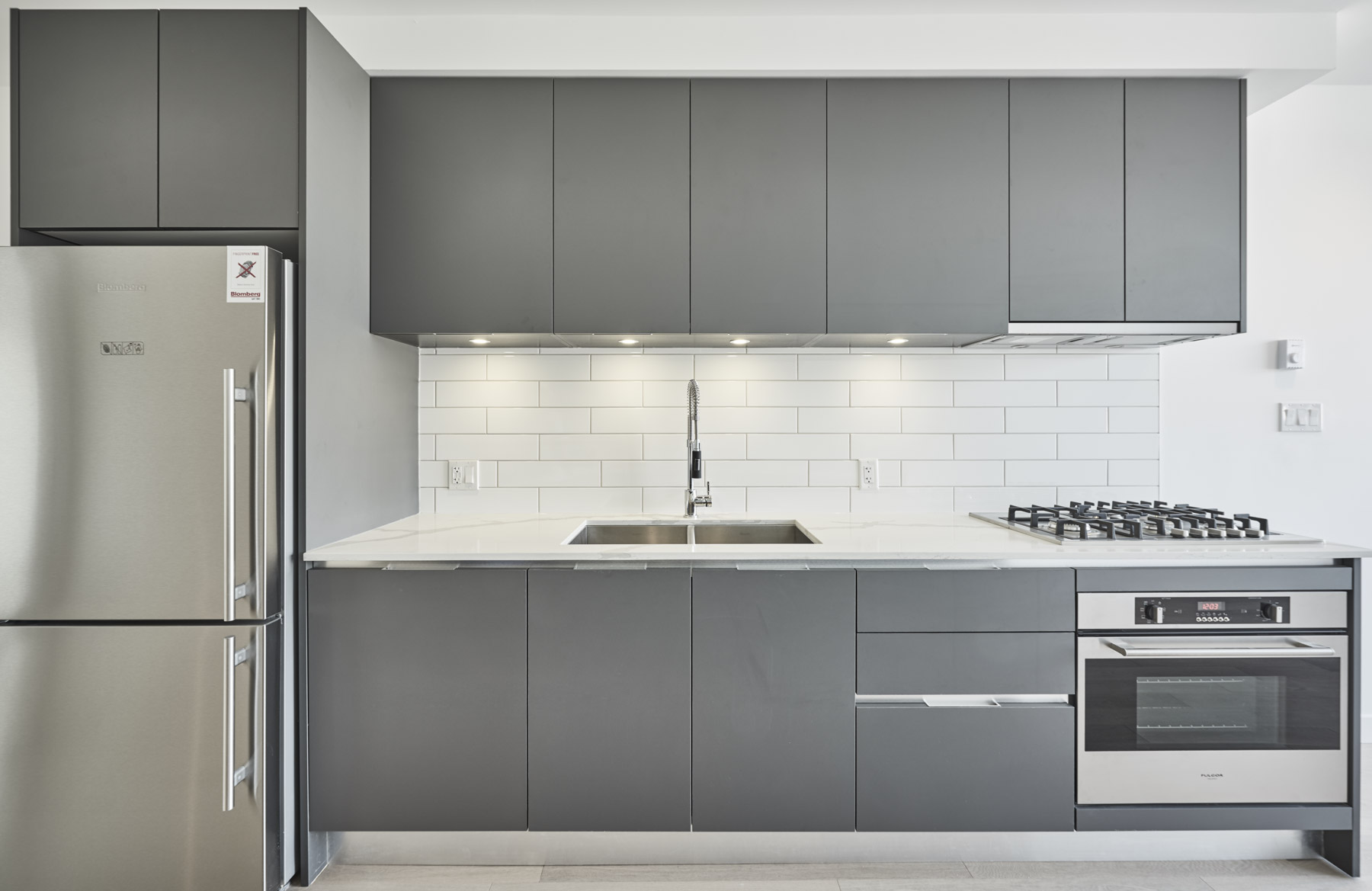 Homes at The Oxley feature modern industrial interiors with quality finishes that reflect the history of the neighbourhood. 