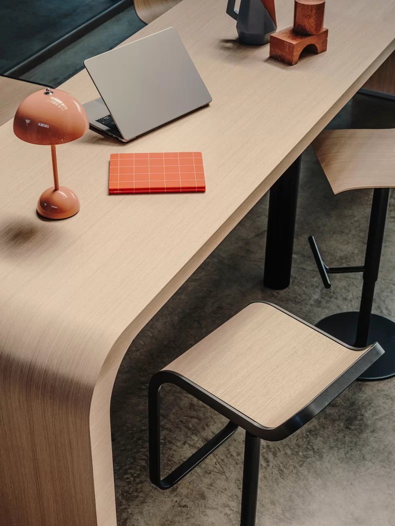 Lapalma LEM stool and BRUNCH table