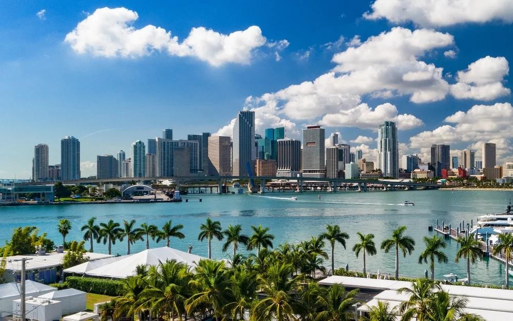 Miami, FL cabinet painting and refinishing service area