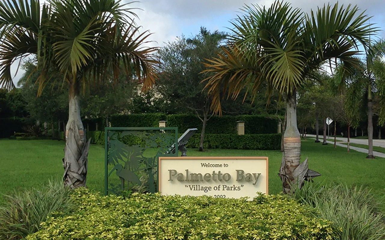 Palmetto Bay FL cabinet painting and refinishing service area