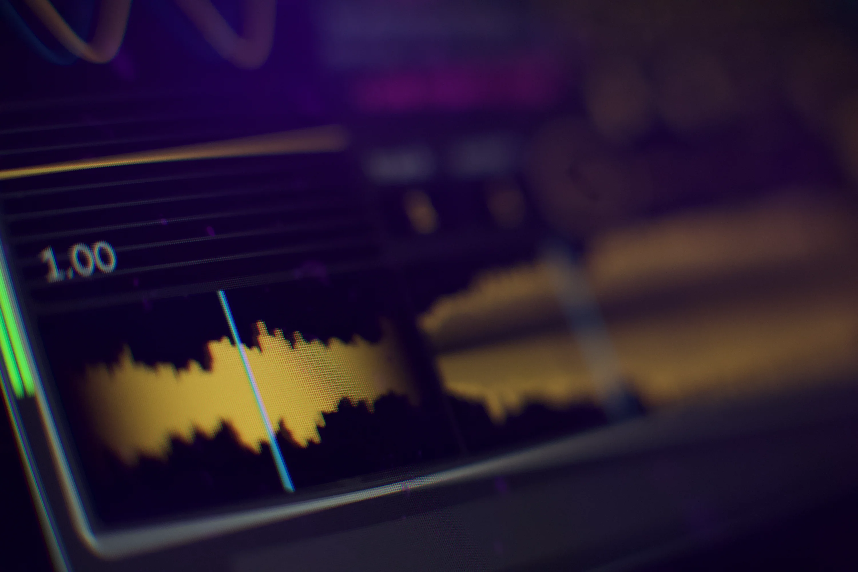 Scrolling waveform display of analysed DJ track with cue points and saved loops for max for live device