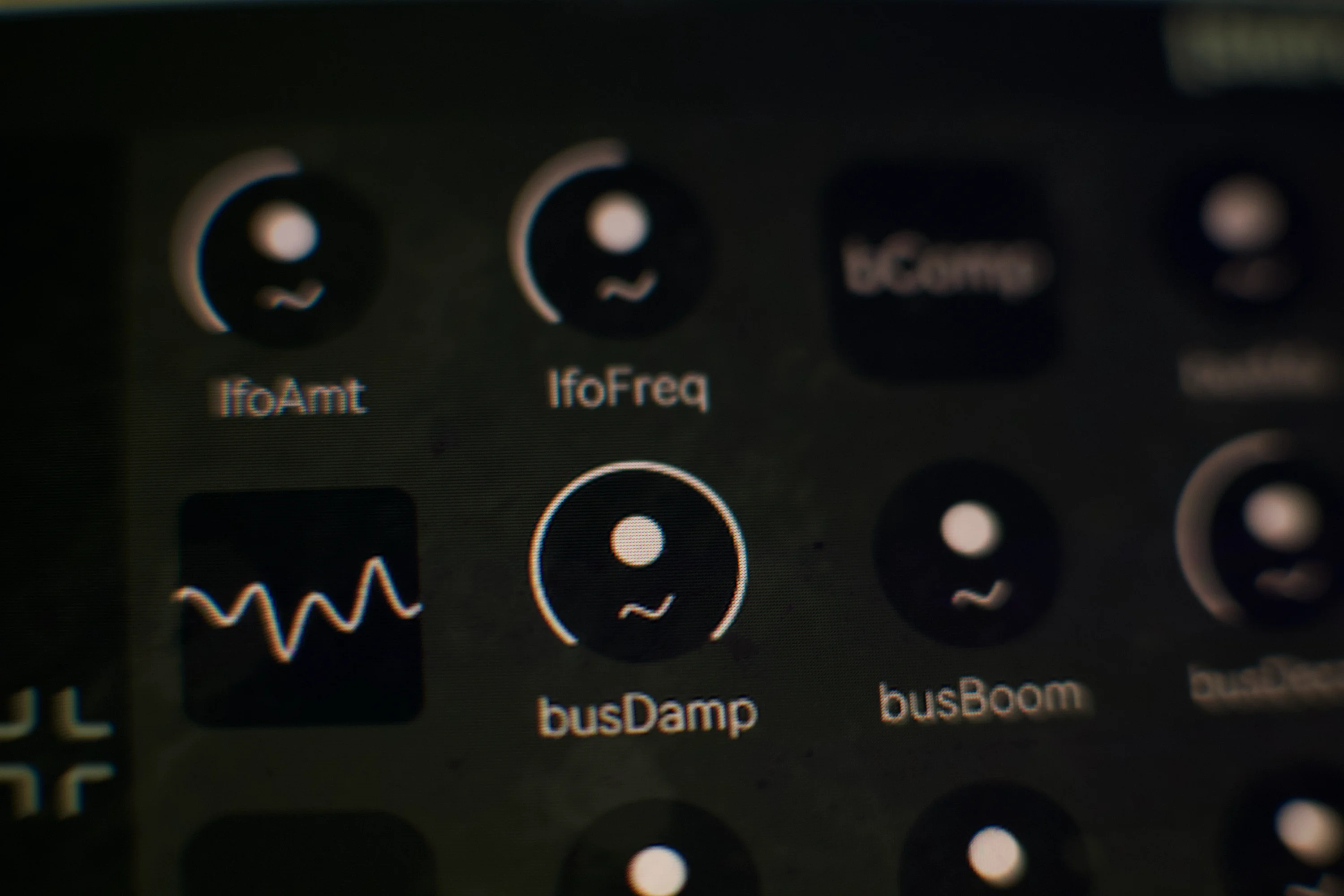 SMPLseq's effects chain with an organic LFO, parallel compressor, dampening and a realtime visualisation UI