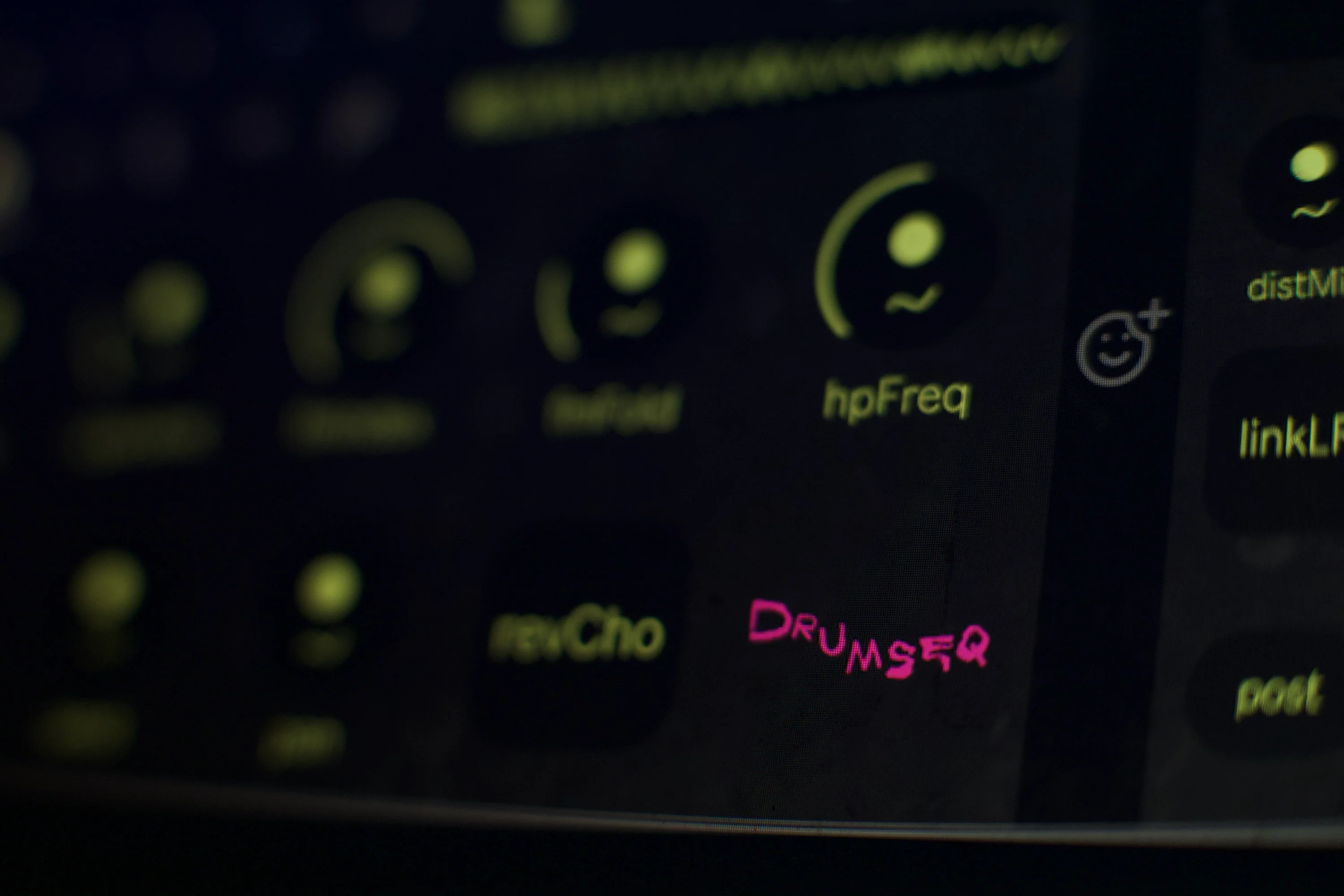 the DRUMseq logo next to the reverse choke and high pass frequency settings for the closed hi-hat and open hi-hat voices
