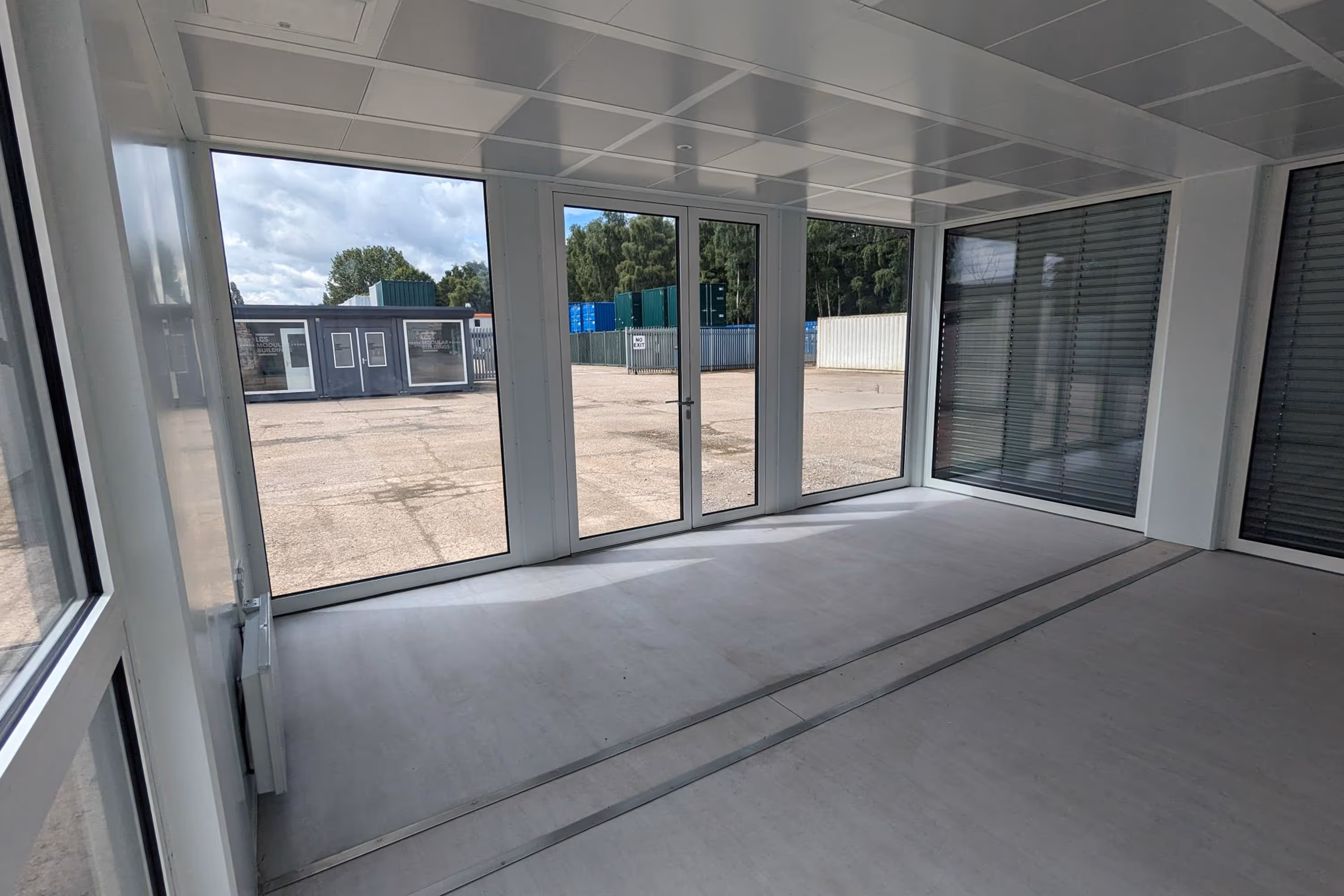 A large white building with a lot of windows.