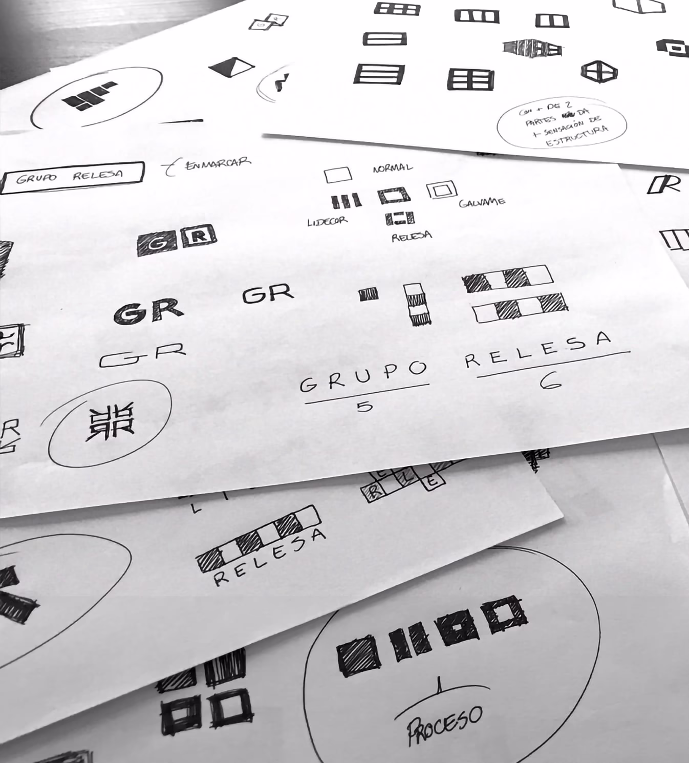Proceso de diseño del logotipo del grupo
