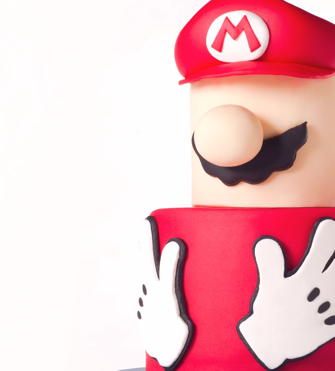 Diseño de una tarta con forma de Super Mario