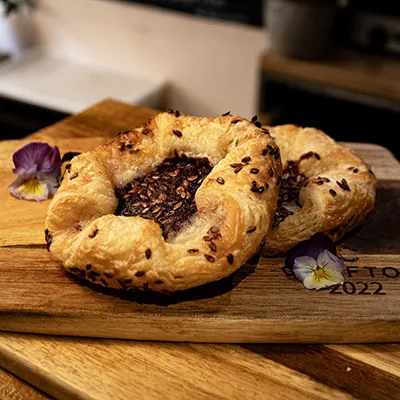 Cherry and flaxseed crown