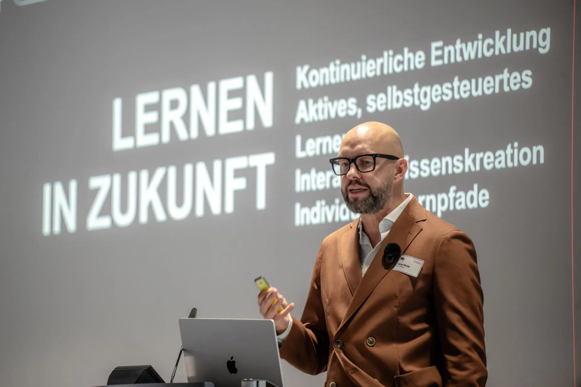 Heiner Kolde bei seinem Vortrag zum Thema Lebenslanges Lernen