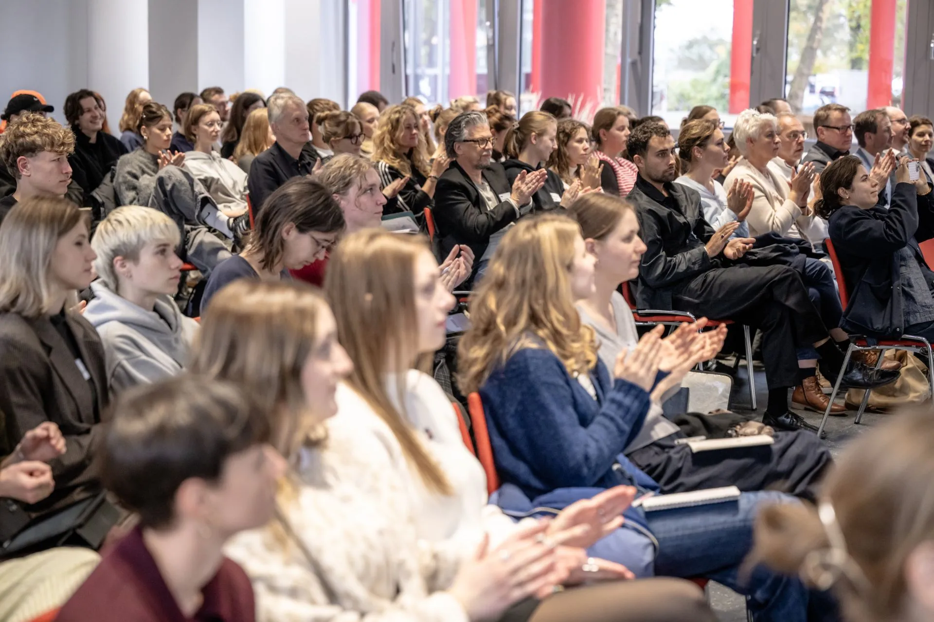 Publikum bei der Auftaktveranstaltung des Hochschulwettbewerbs