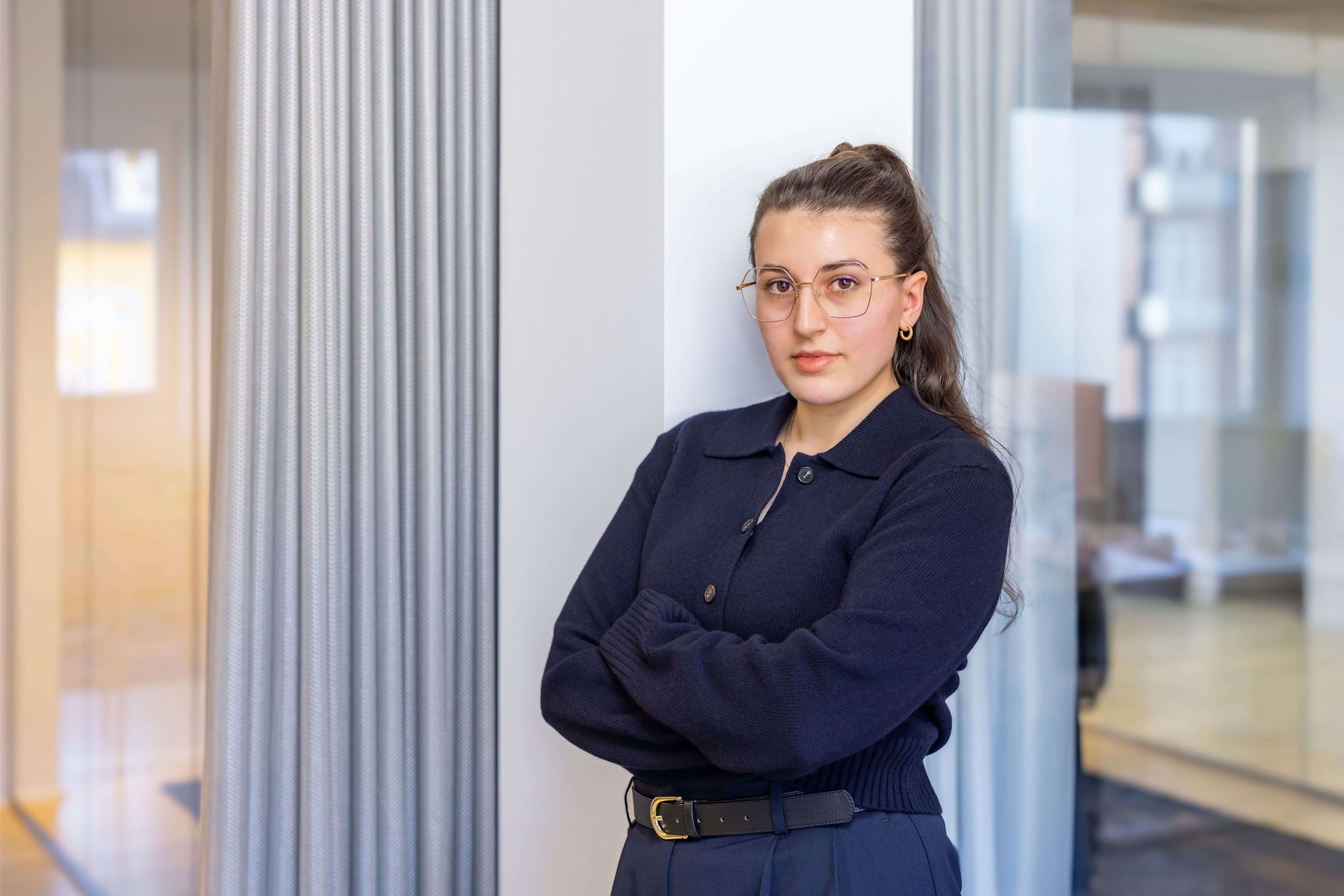 Portrait der Mitarbeiterin Anna Schopmans