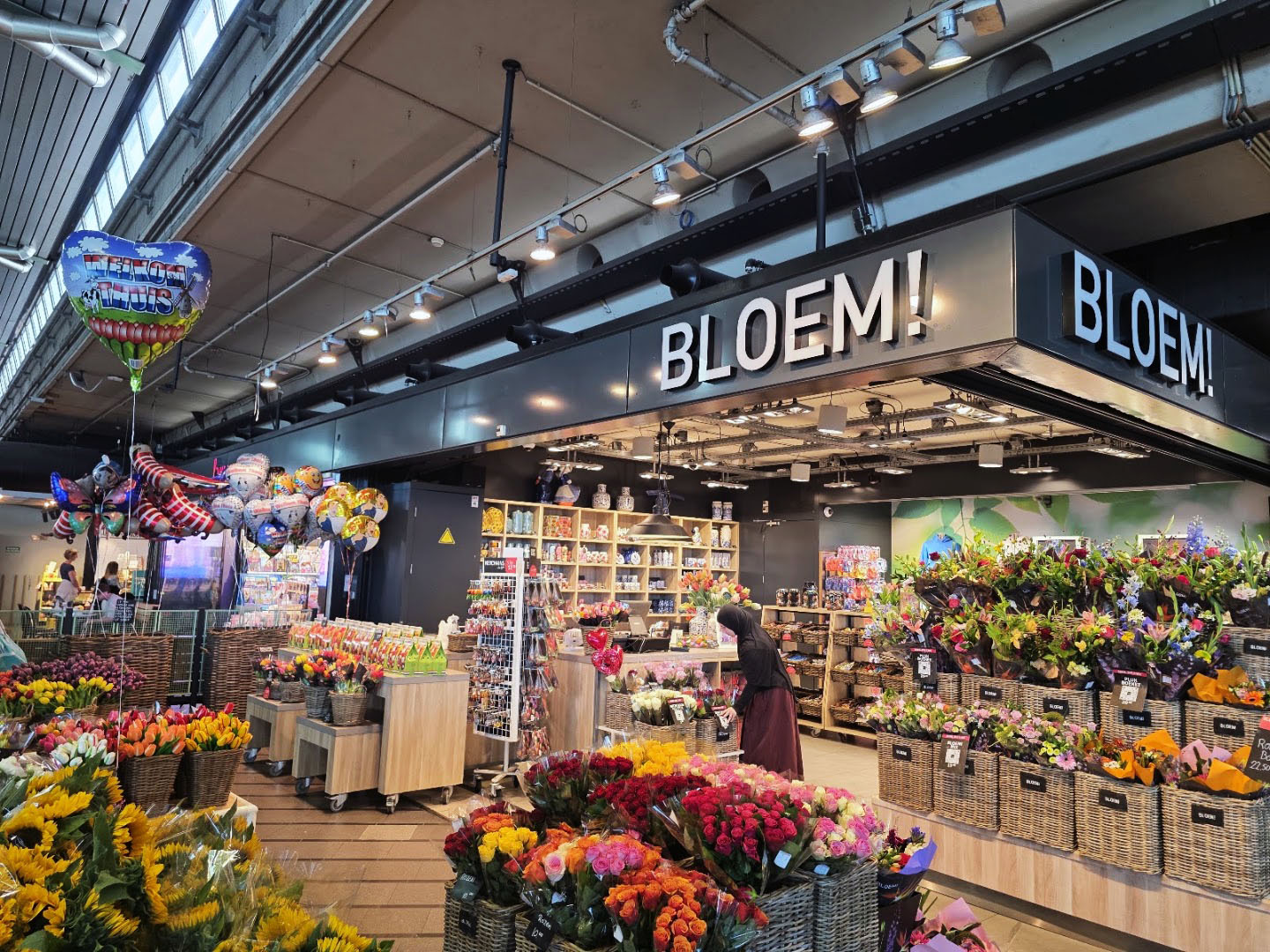Bloemenwinkel BLOEM! Schiphol Plaza Aankomst 2 (foto 1)