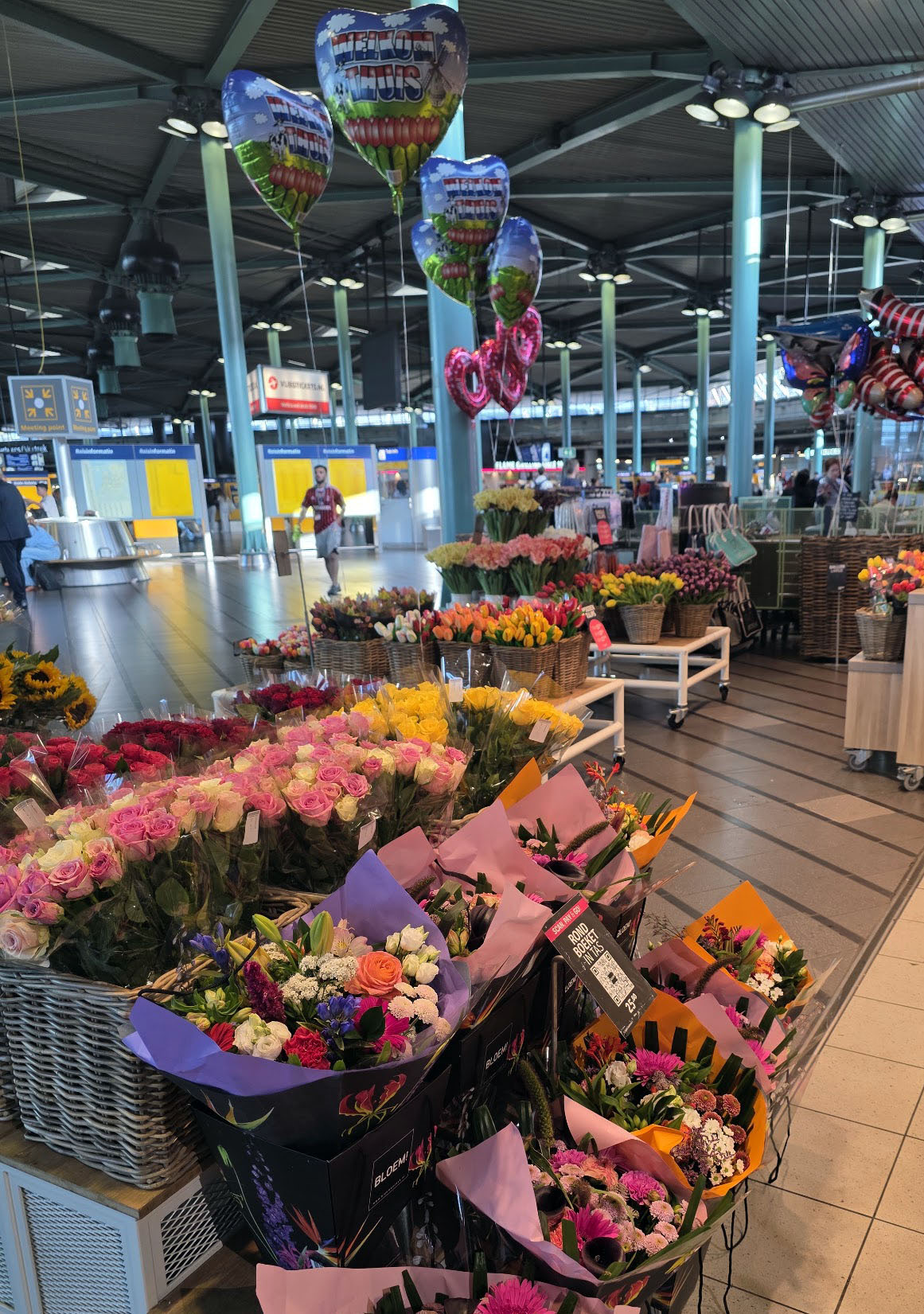 Bloemenwinkel BLOEM! Schiphol Plaza Aankomst 2 (foto 2)