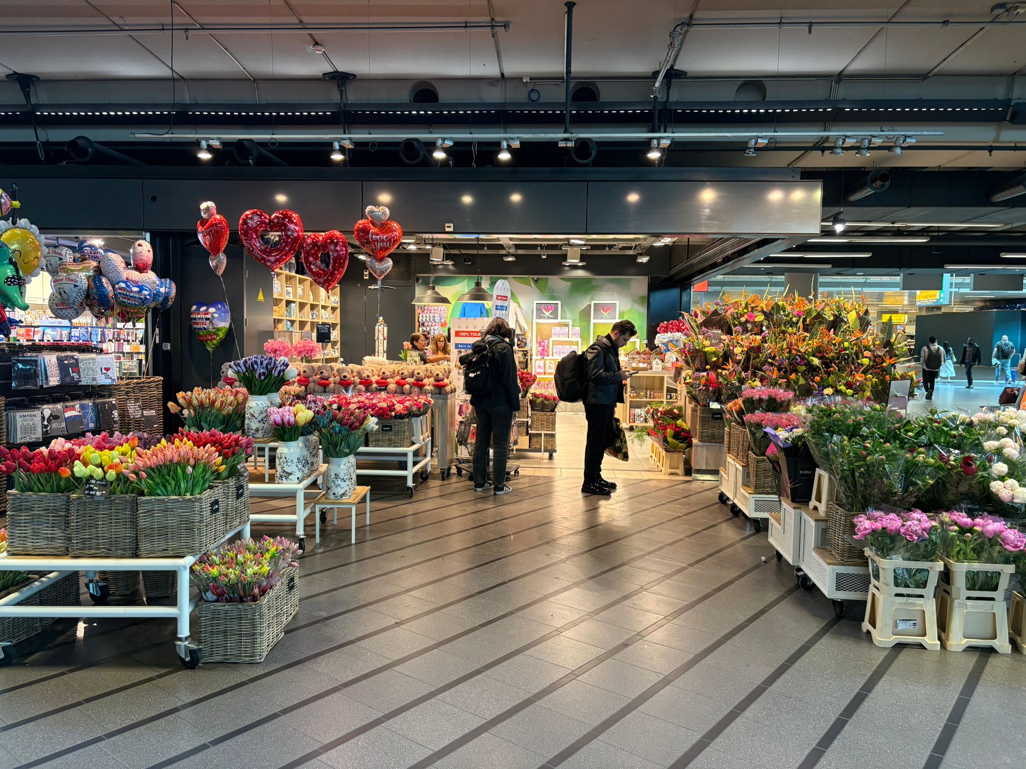 Bloemenwinkel BLOEM! Schiphol Plaza Aankomst 2 (foto 3)
