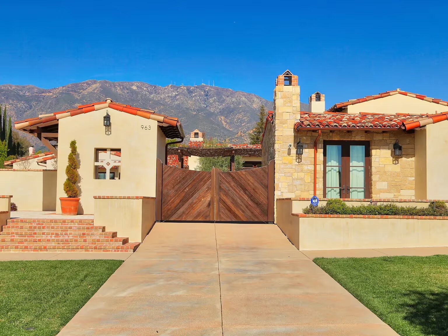 7 Questions to Ask Any Custom Home Builder Before You Sign Anything