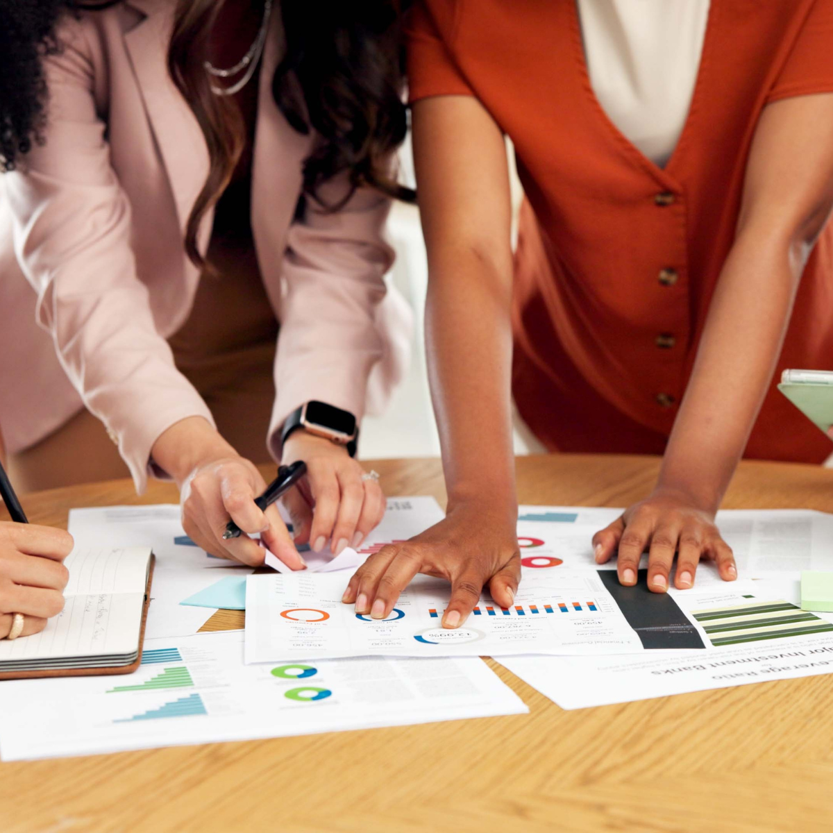 Equipe RH en train d'analyser leurs KPI