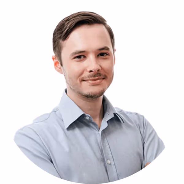 Professional headshot photo of Szymon Soppa, experienced developer and CEO at Curiosum