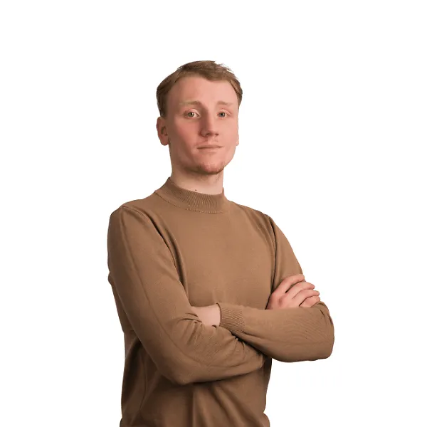 Professional headshot photo of Mateusz Osiński, Elixir Developer at Curiosum with expertise in React technology