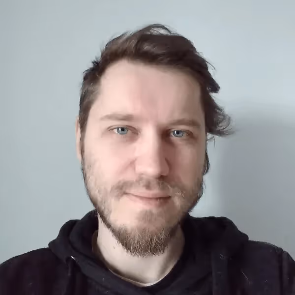 Professional headshot photo of Mikołaj Kubera, Freelance IT Mentor and Career Coach