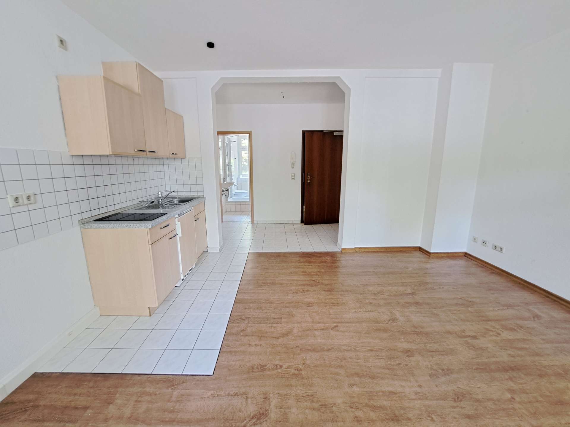 Wohnzimmer_offene Küche_EBK2