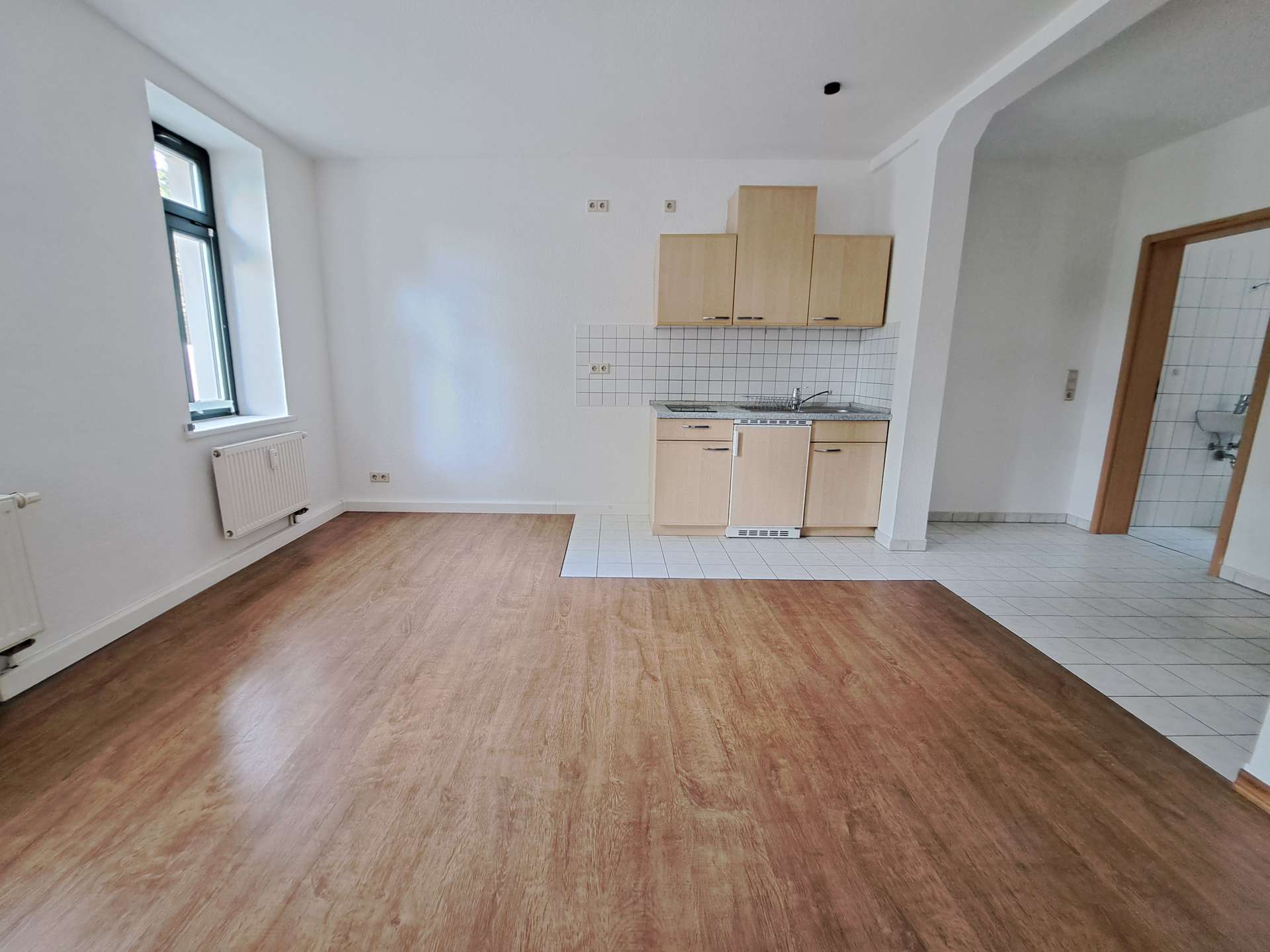 Wohnzimmer_offene Küche_EBK