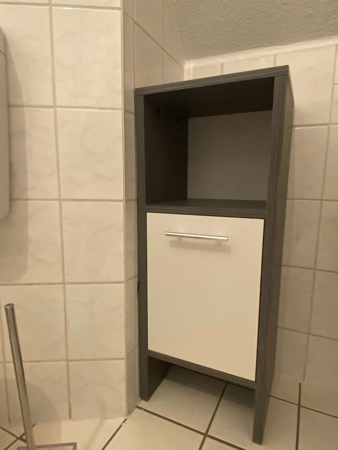Badschrank 2