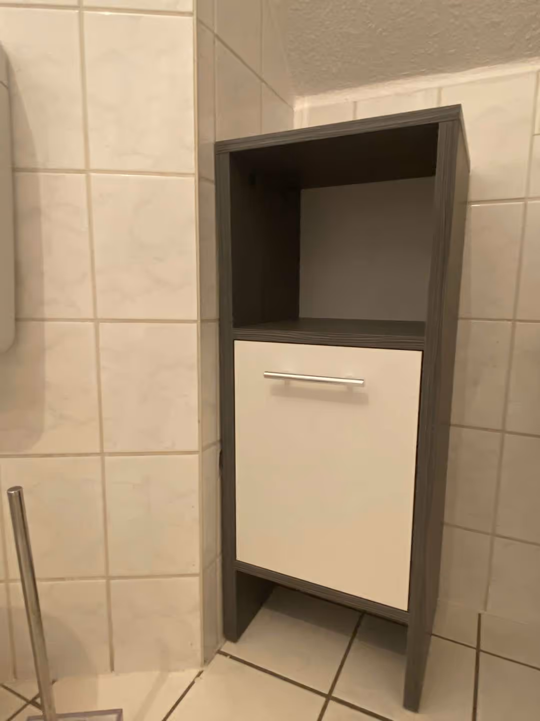 Badschrank 2