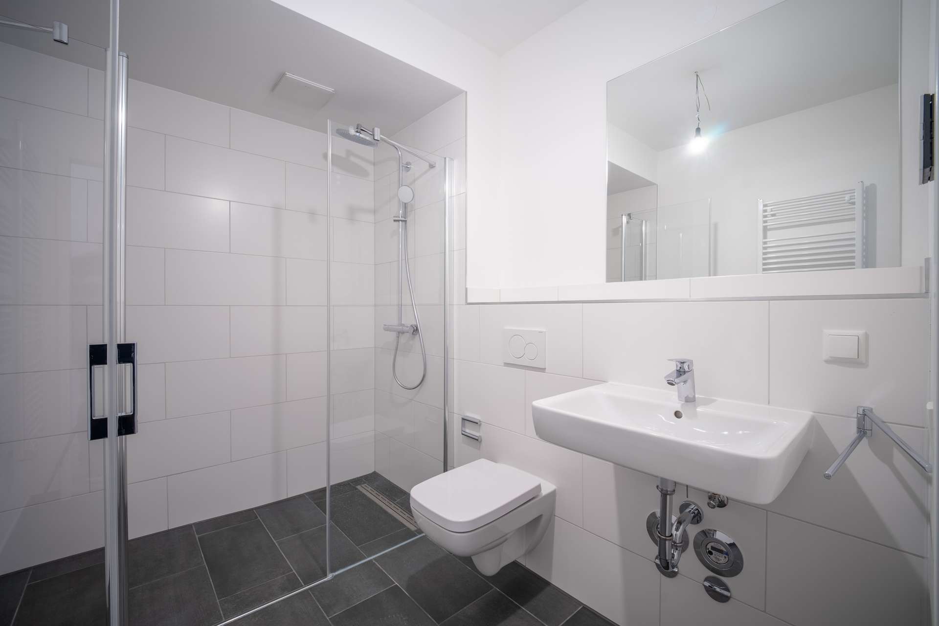 Badezimmer mit Dusche