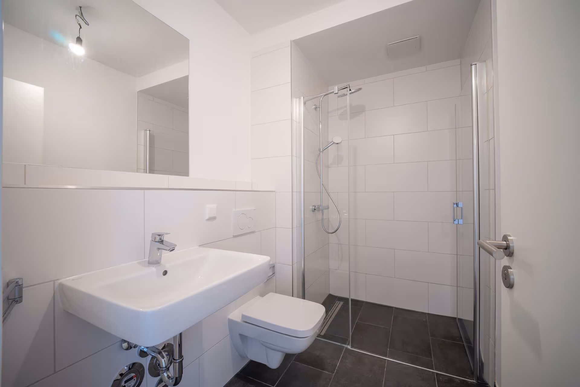 Badezimmer mit Dusche