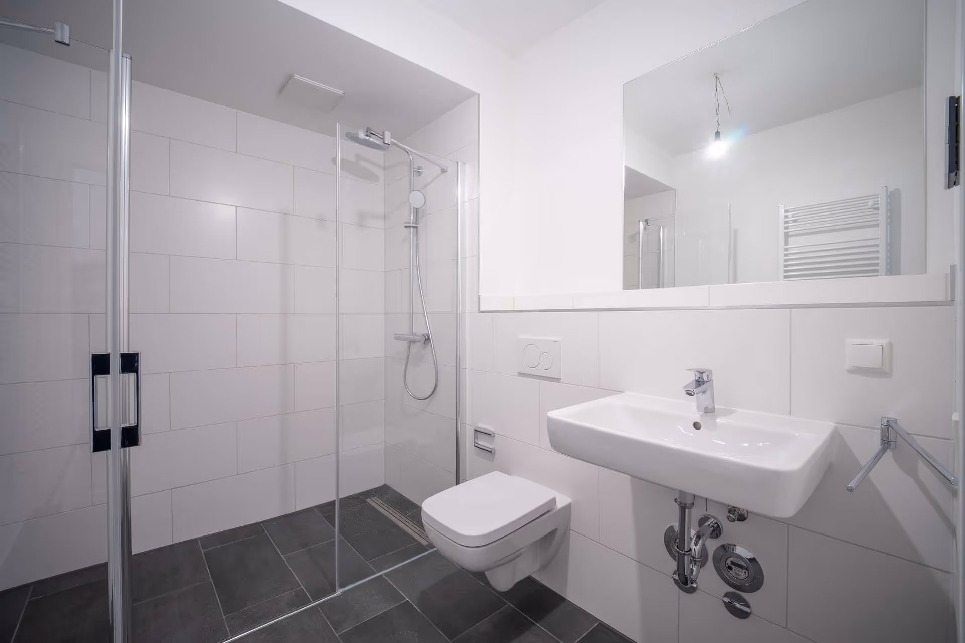 Badezimmer mit Dusche