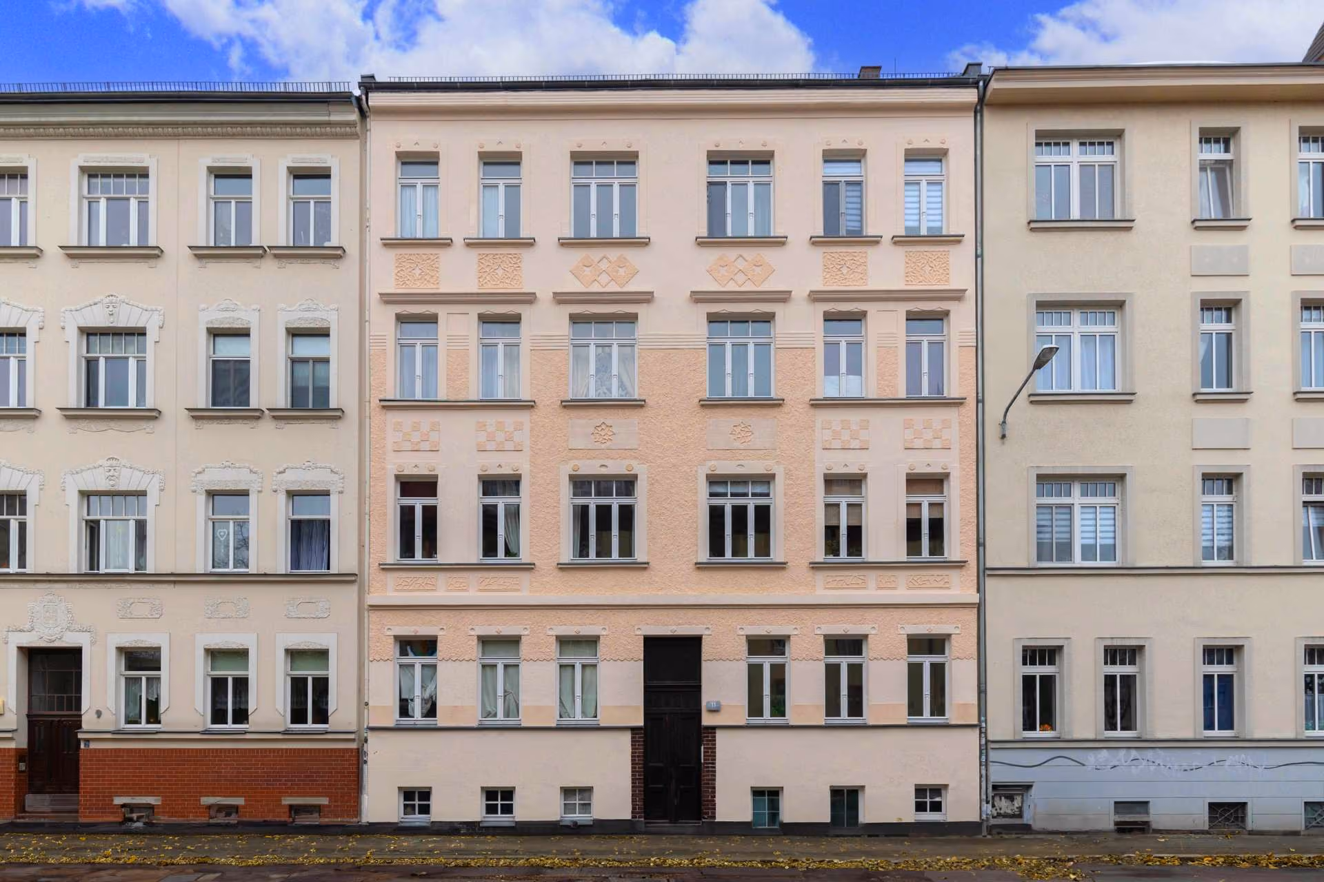 Haus mit Fahrstuhl Gebäudeansicht