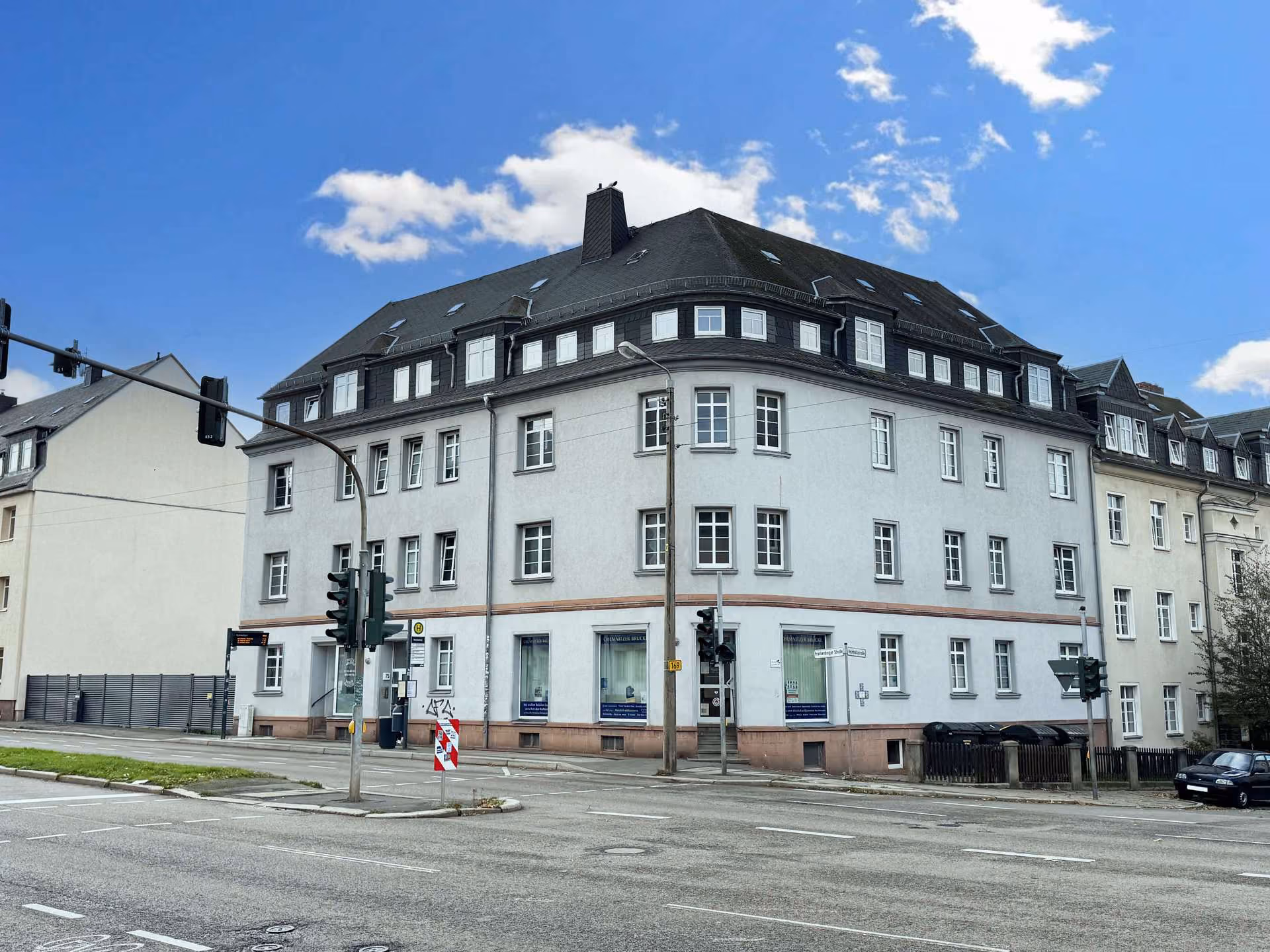 Haus mit Fahrstuhl Hausansicht