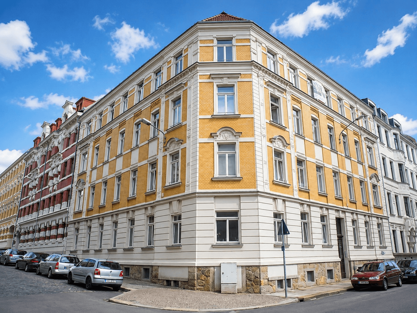 Haus mit Fahrstuhl Außenansicht