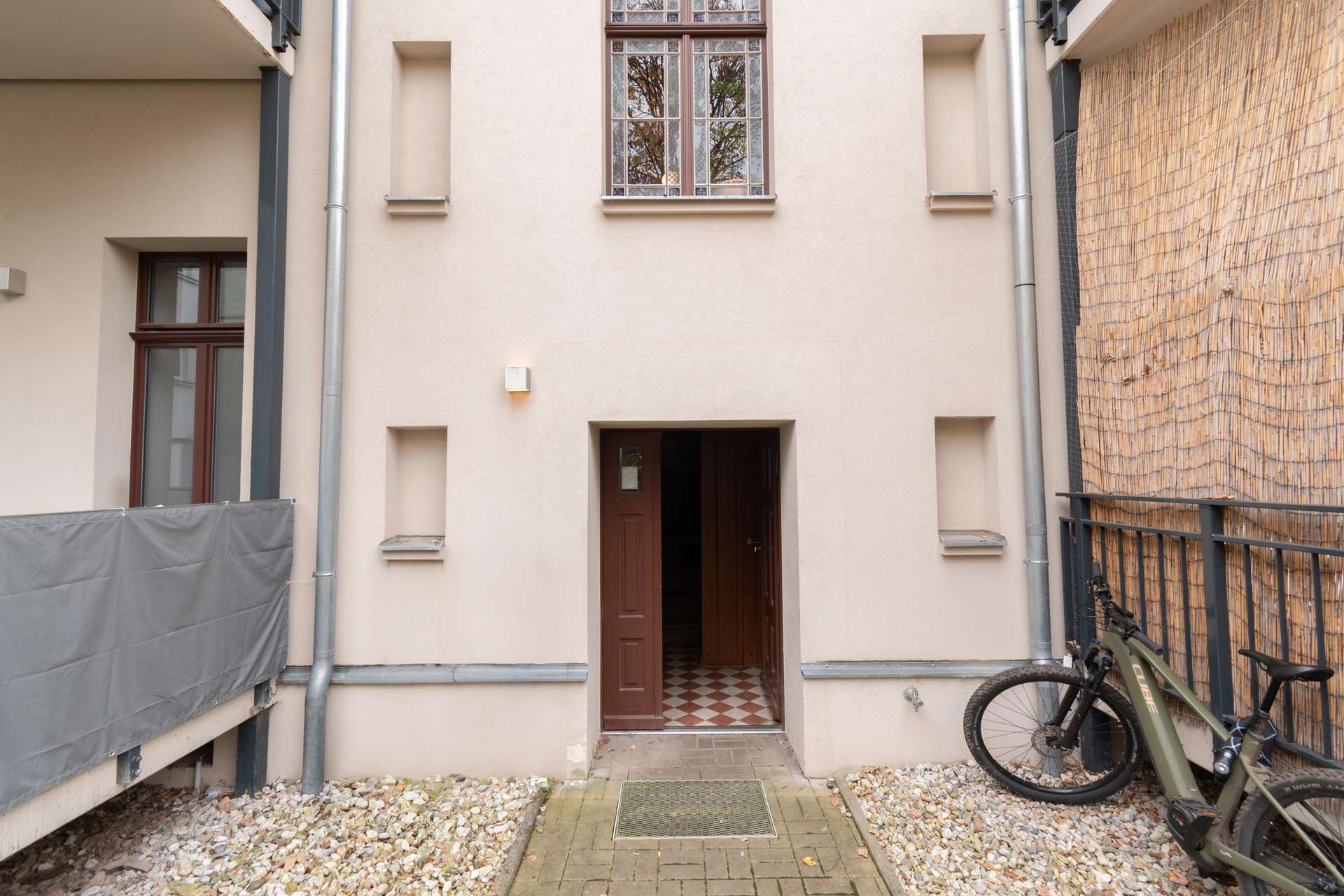 Zugangstür Hof