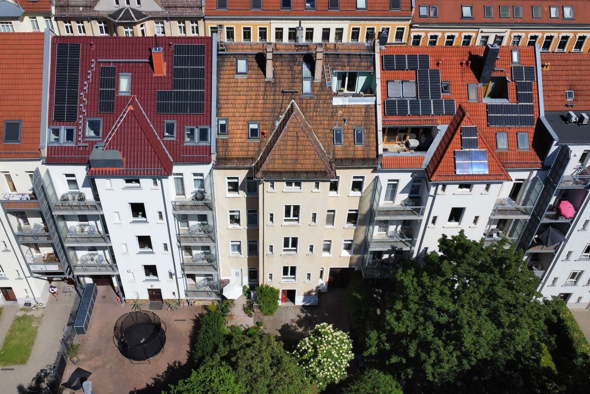 Haus mit Fahrstuhl Hofansicht