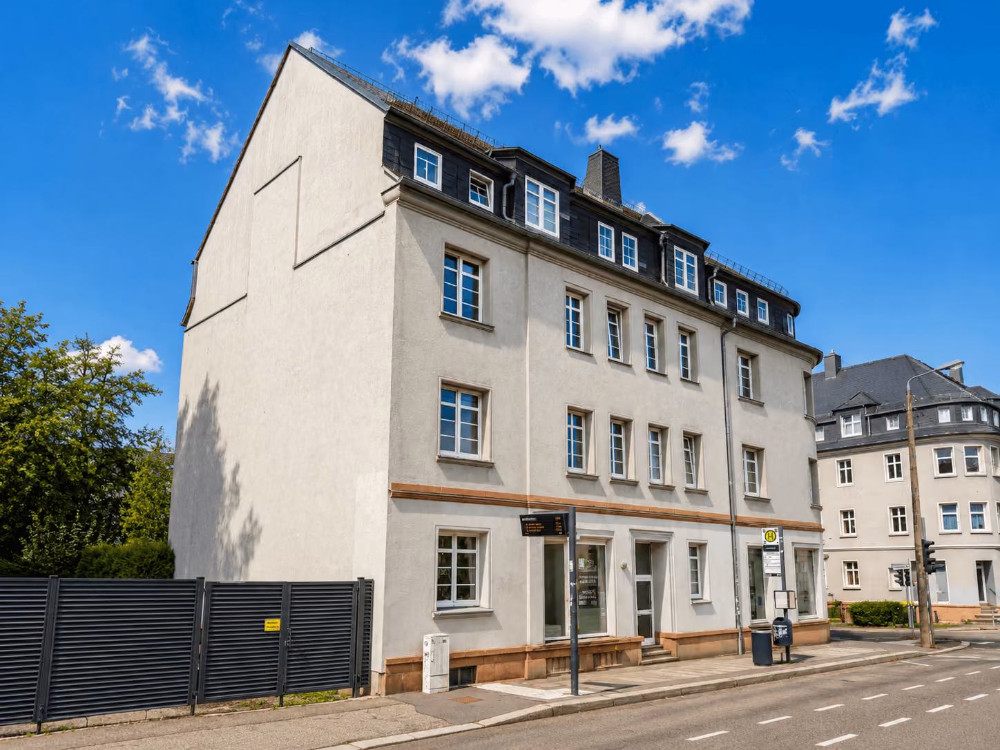 Haus mit Fahrstuhl Hausansicht