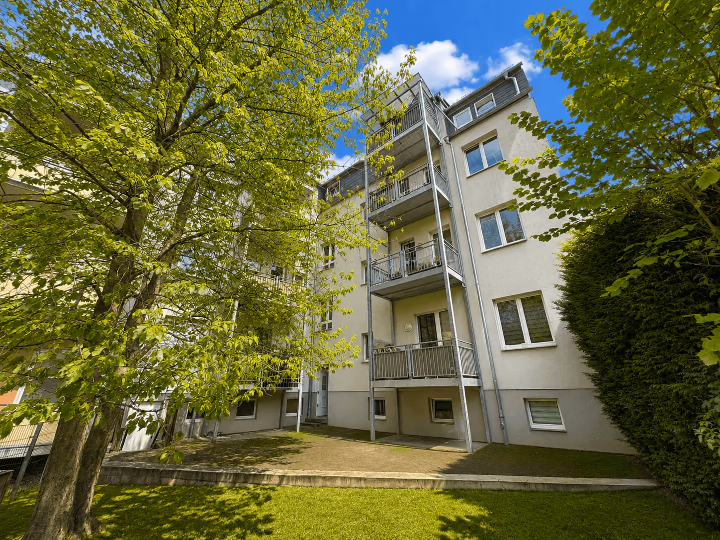 objektbilder Hausansicht Hinterhof