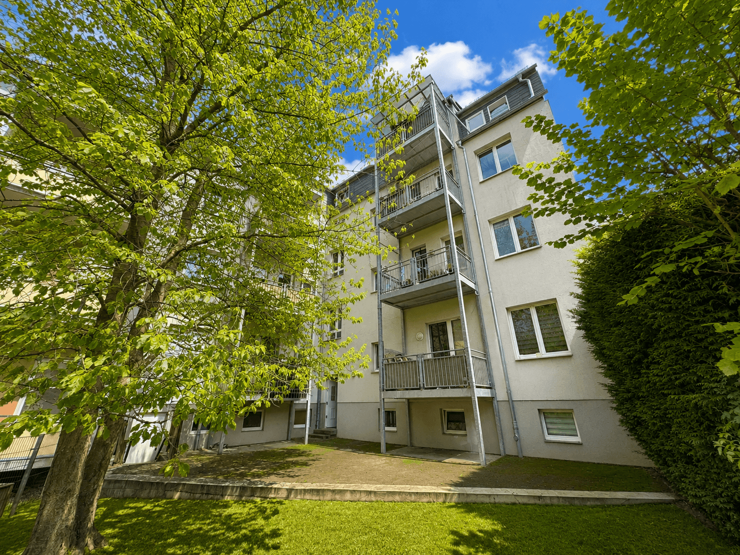 objektbilder Hausansicht Hinterhof