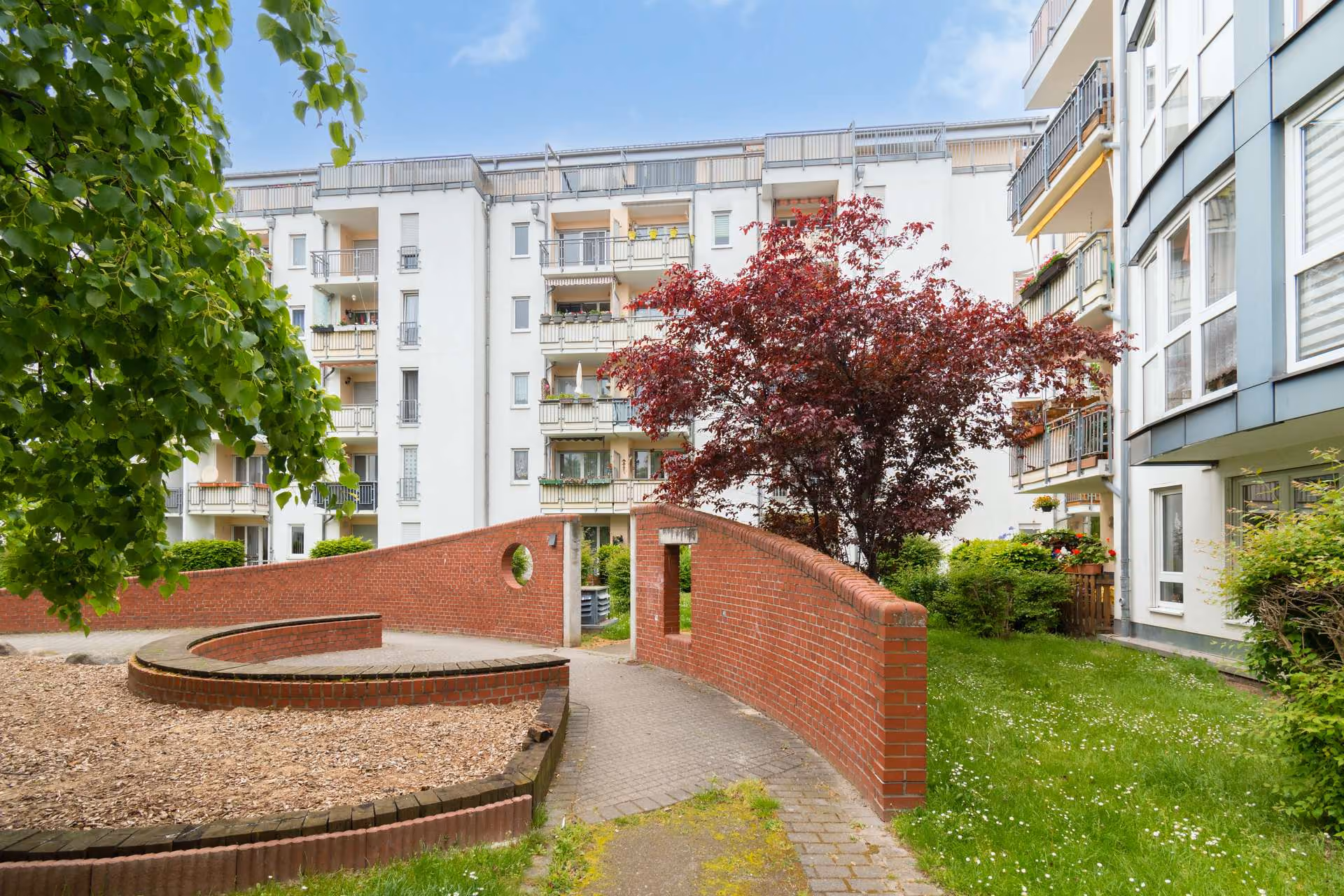 Haus mit Fahrstuhl Hofansicht