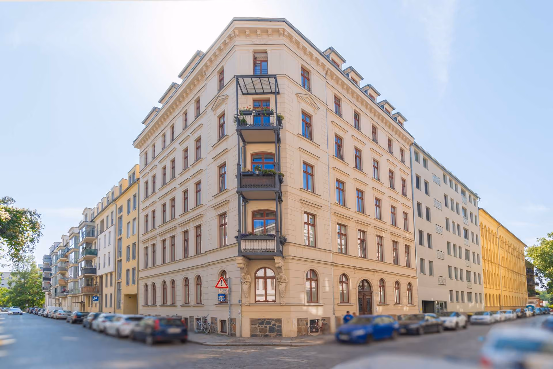 Haus mit Fahrstuhl Gebäudeansicht