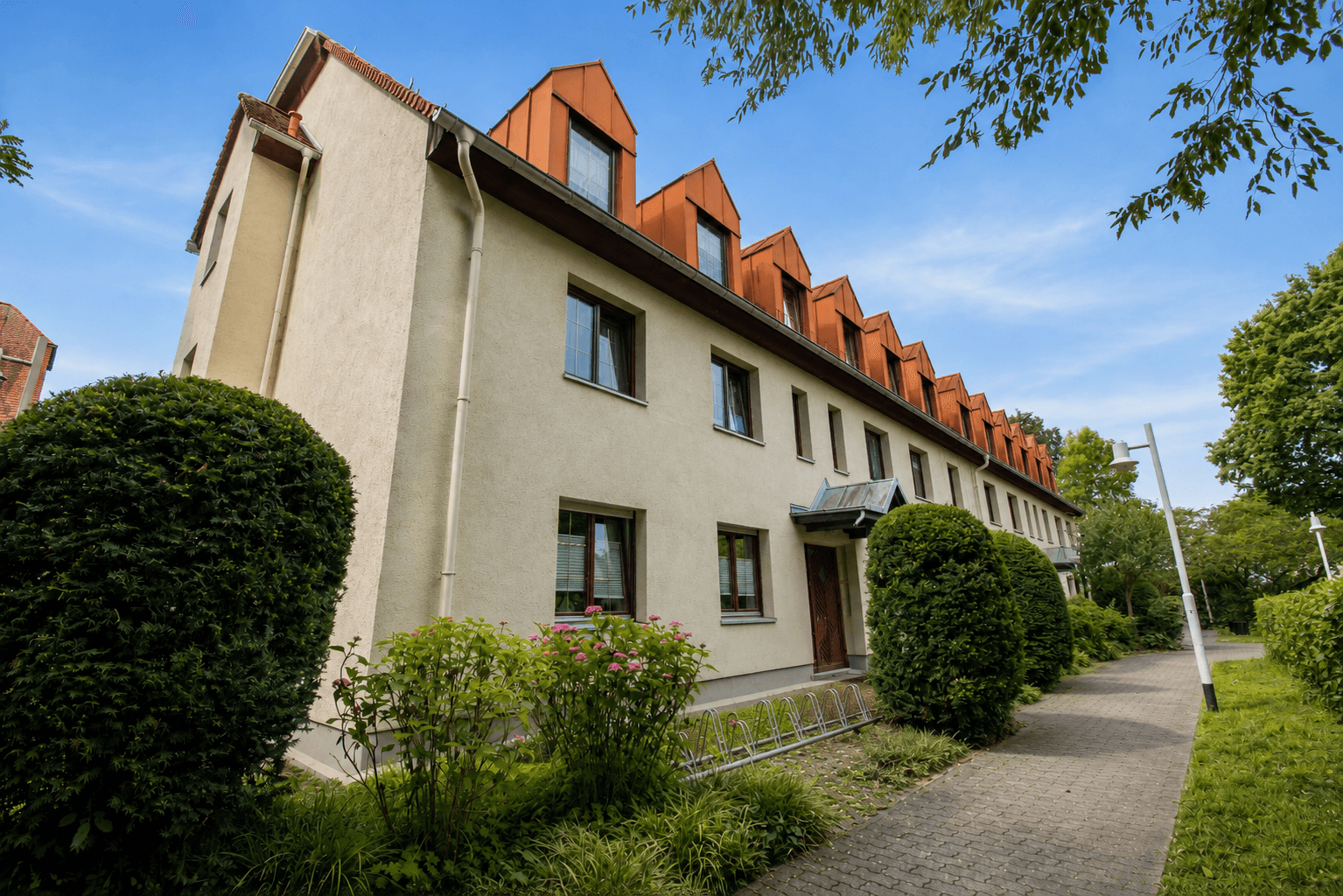Haus mit Fahrstuhl Gebäudeansicht