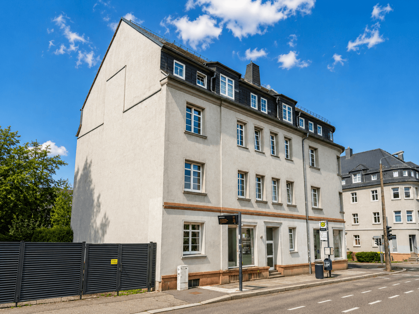 Haus mit Fahrstuhl Hausansicht
