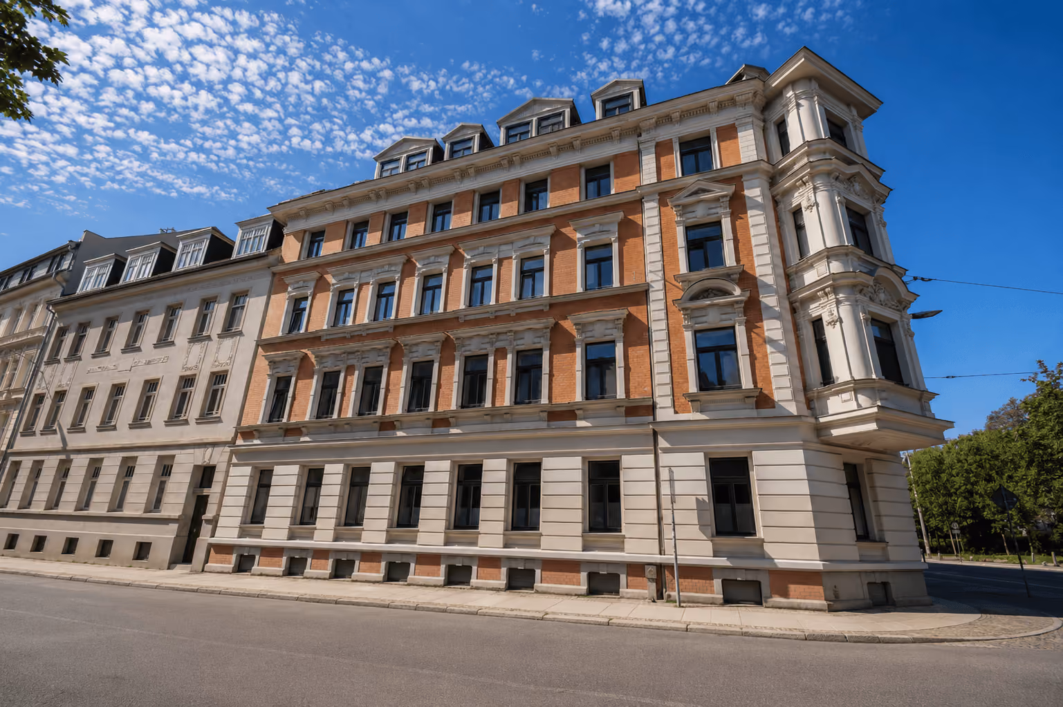Haus mit Fahrstuhl Gebäudeansicht