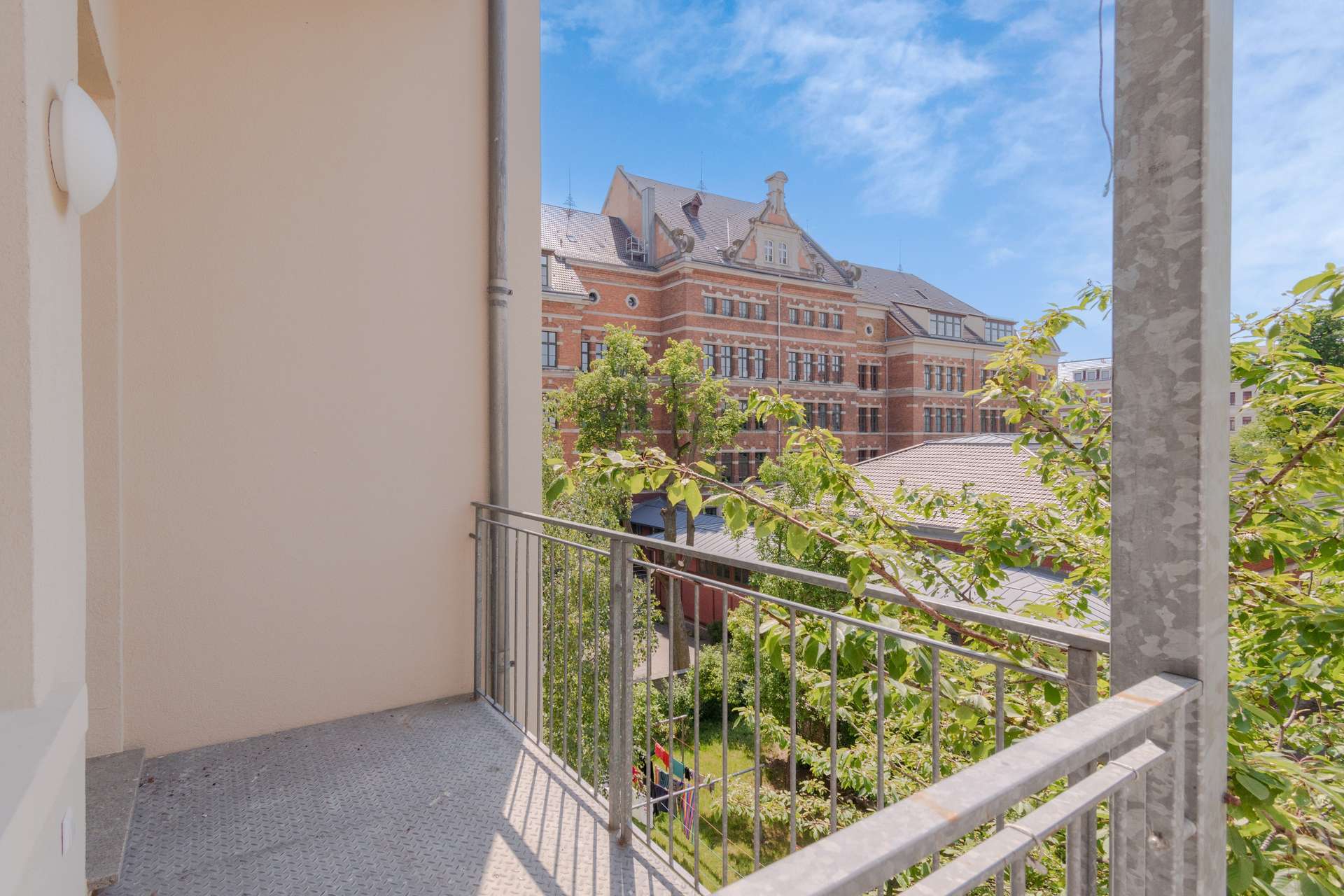 Haus mit Fahrstuhl Balkon